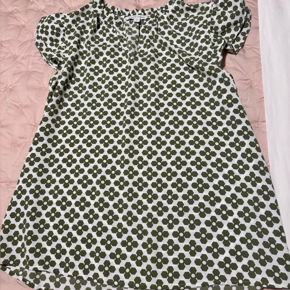 41 Hawthorn Pretty Green and White Abstract Floral Print top -longish